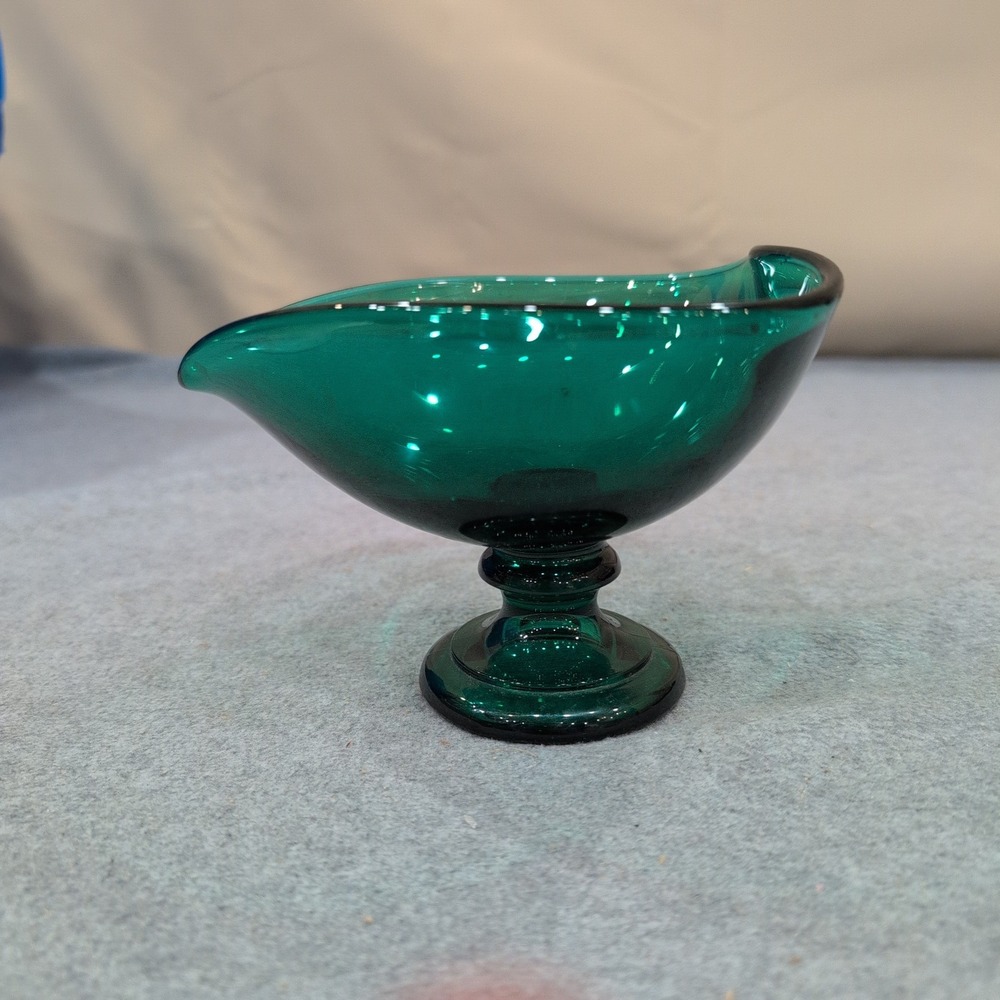 Fostoria Heart Shaped Compote Emerald Green Glass Pedestal Candy Dish Bowl‎ - Picture 4 of 5